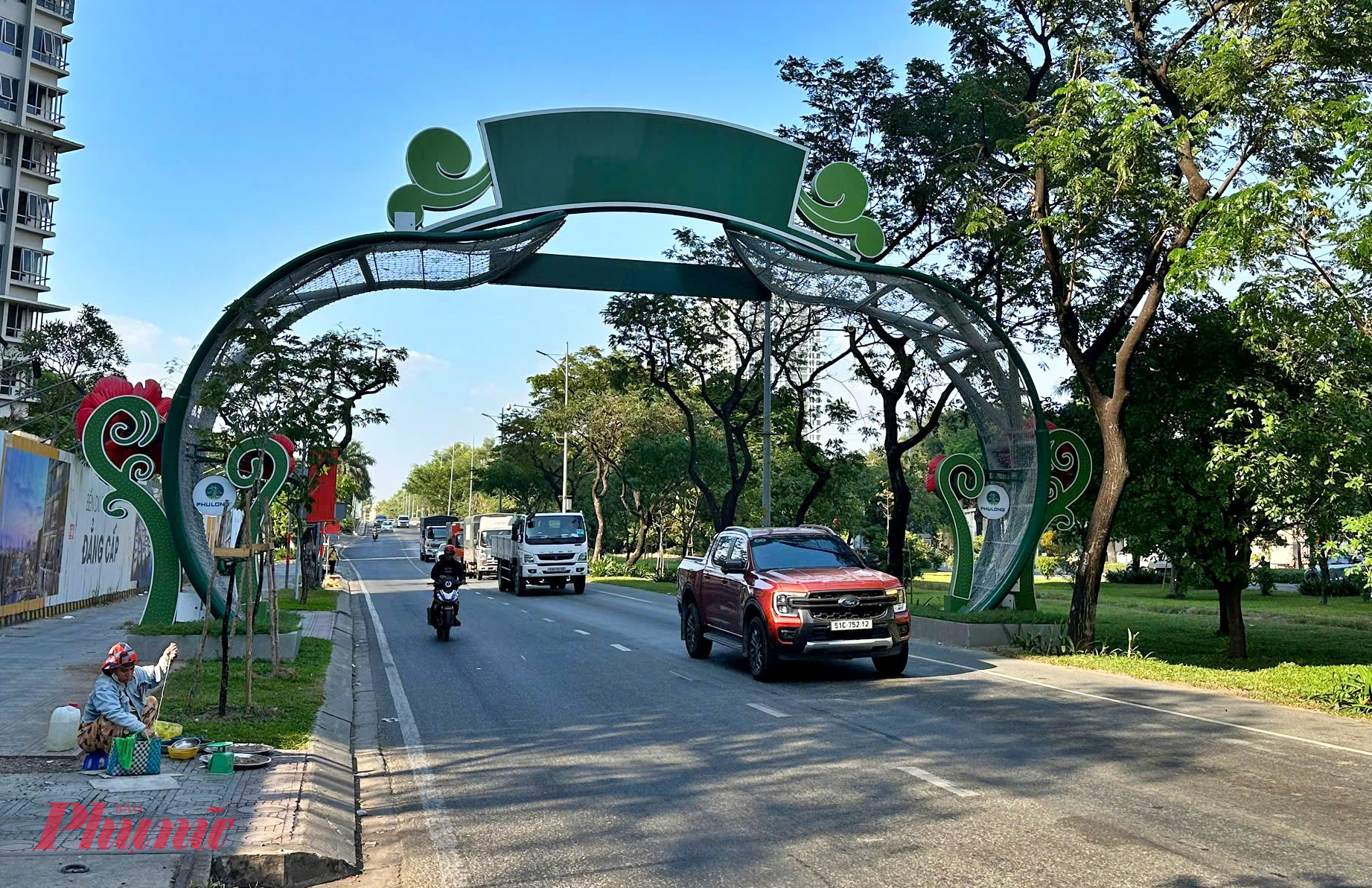 Cổng chào cao khoảng 