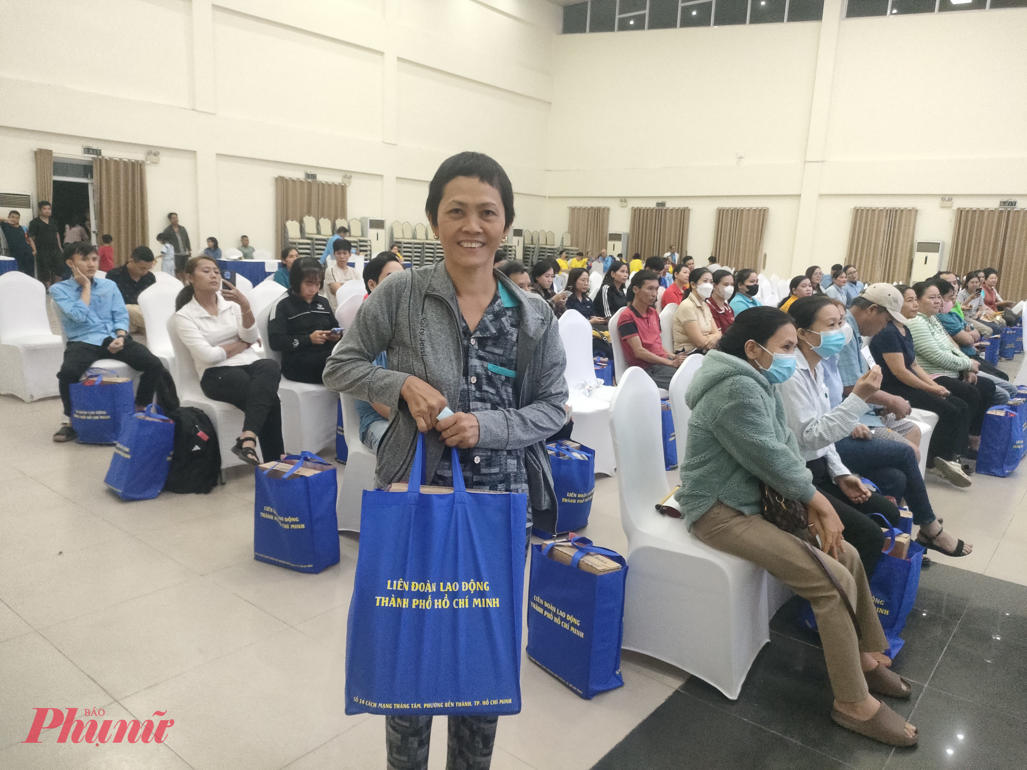 Chị Nguyễn Thị Thanh Nhã và phần quà ấm áp nghĩa tình