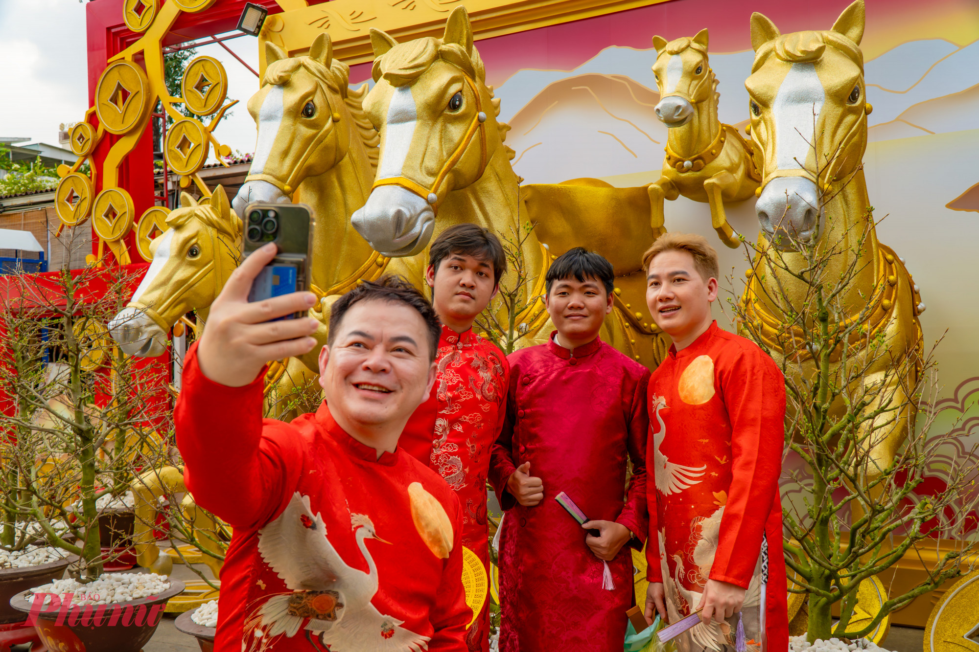 Sáu tác phẩm ngựa khổng lồ biểu trưng cho sức mạnh, trí tuệ, tốc độ, niềm vui, nội lực và khởi đầu mới là nơi chụp ảnh được nhiều nhóm bạn trẻ lựa chọn.