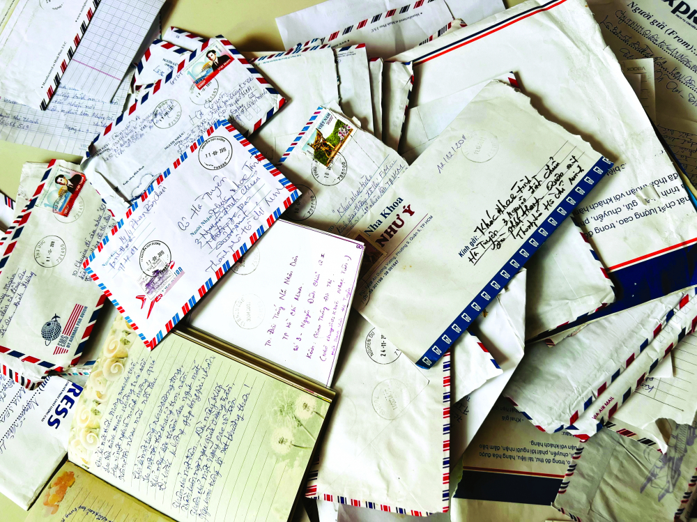 Thời nay có ai còn viết thư tay? (Ảnh do nhân vật cung cấp)