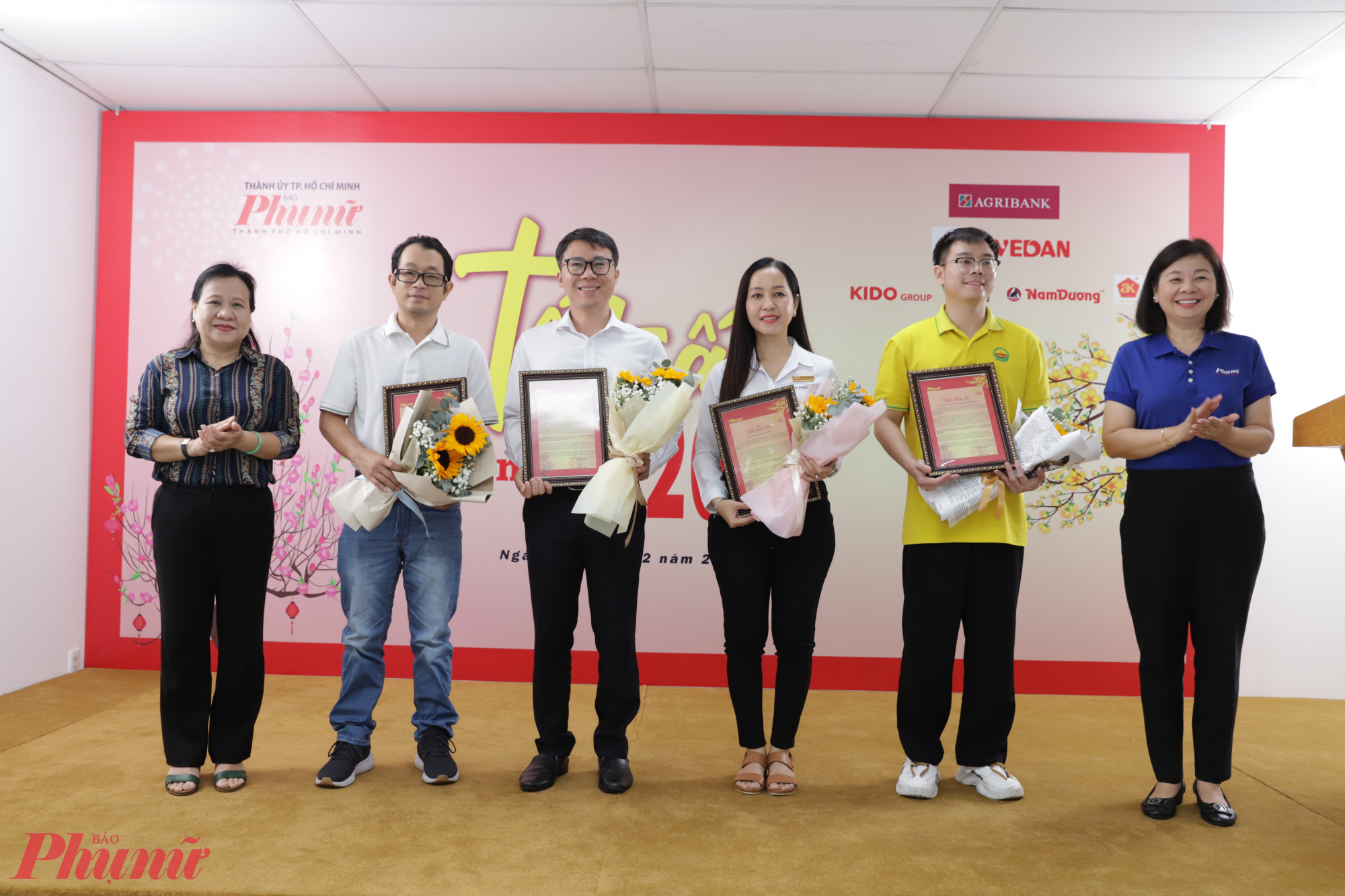  Ban biên tập Báo Phụ nữ TPHCM trao thư cảm ơn đến các các đơn vị tài trợ đã đồng hành cùng chương trình Ban biên tập Báo Phụ nữ TPHCM trao thư cảm ơn đến các đơn vị tài trợ đã đồng hành cùng báo thực hiêchương trình