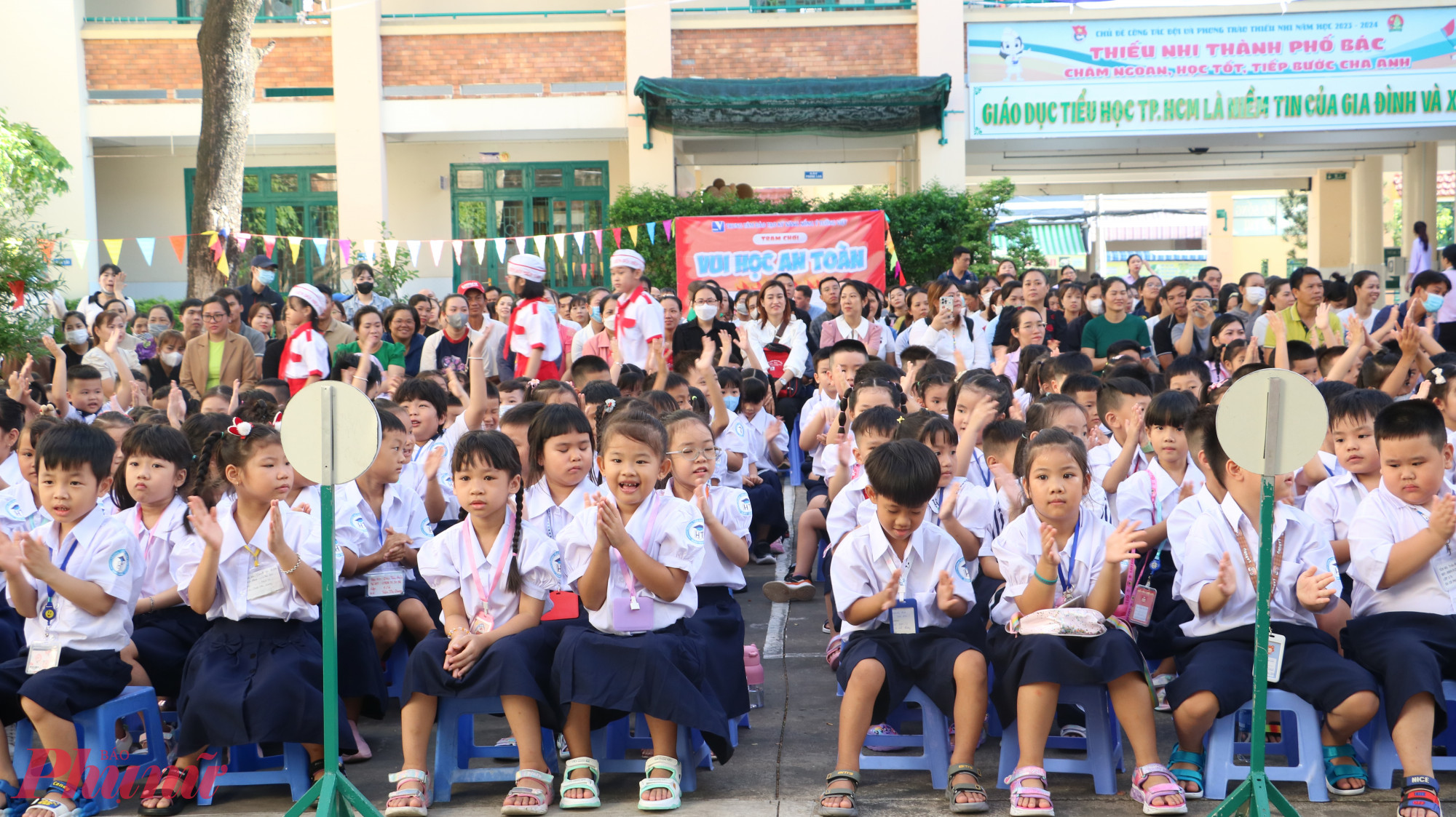 Học sinh Trường tiểu học Hiệp Tân tham gia hoạt động mừng xuân - Ảnh: Trang Thưi