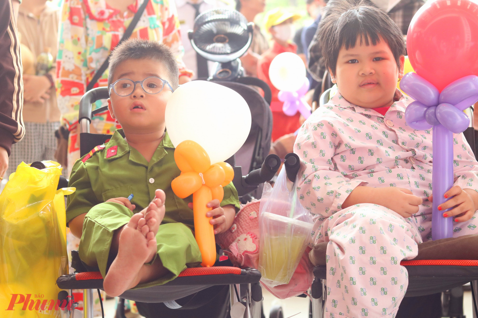 Nén cơn đau thể chất, các bệnh nhi cùng nhau trải nghiệm không khí tết với thật nhiều niềm vui và sự sẻ chia - Ảnh: Mẫn Nhi