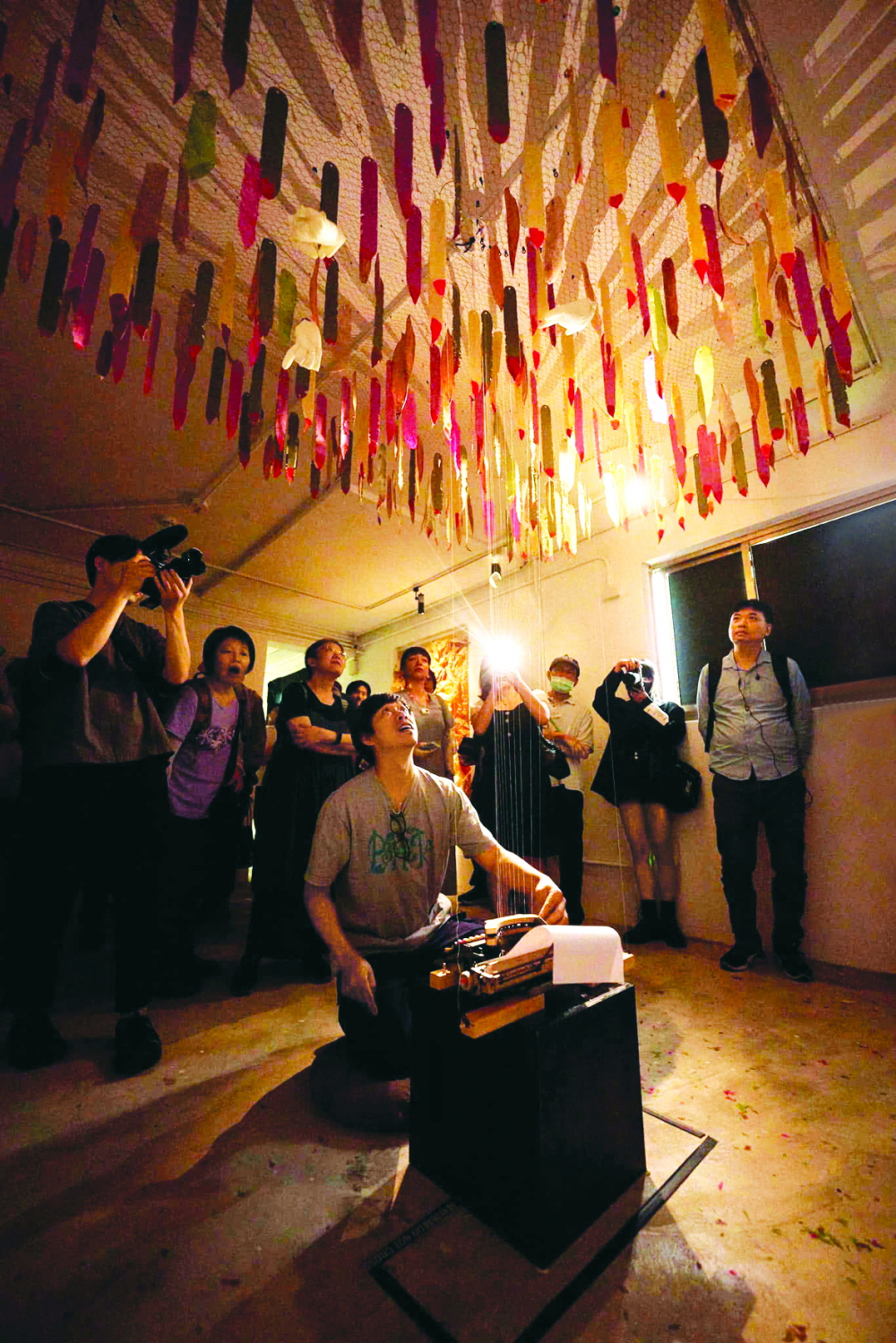 Nghệ sĩ Trần Kim Ngọc với tác phẩm sắp đặt Creation of Mother Goddess  tại Treasure Hill Artist Village, Đài Bắc