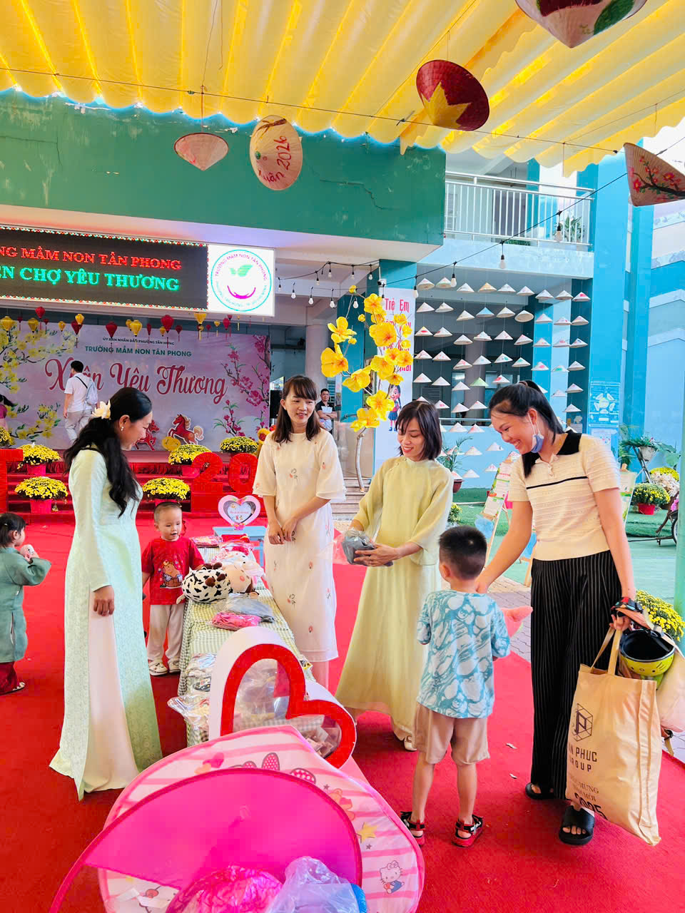 Cả trẻ và phụ huynh đều tích cực hưởng ứng chương trình