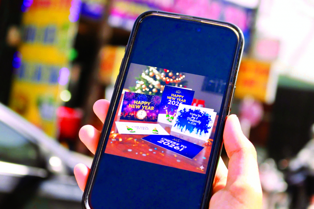 Về nhà qua màn hình điện thoại Những tấm thiệp được tạo bằng AI một cách dễ dàng