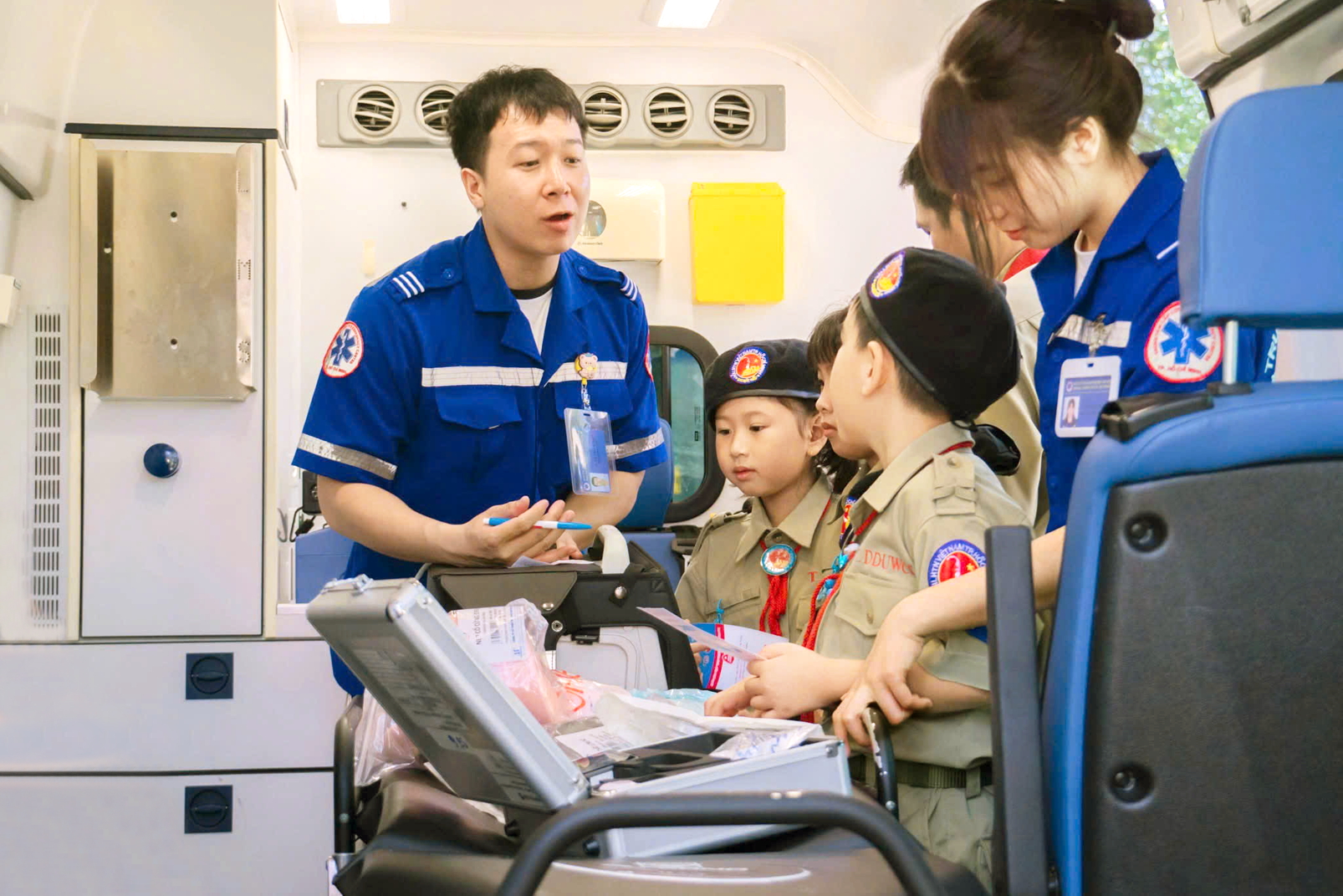 Kiến thức về phòng, chống thiên tai, kỹ năng sơ cấp cứu  được lồng ghép vào các buổi sinh hoạt - Nguồn ảnh: Tổng đoàn Sao Bắc Đẩu