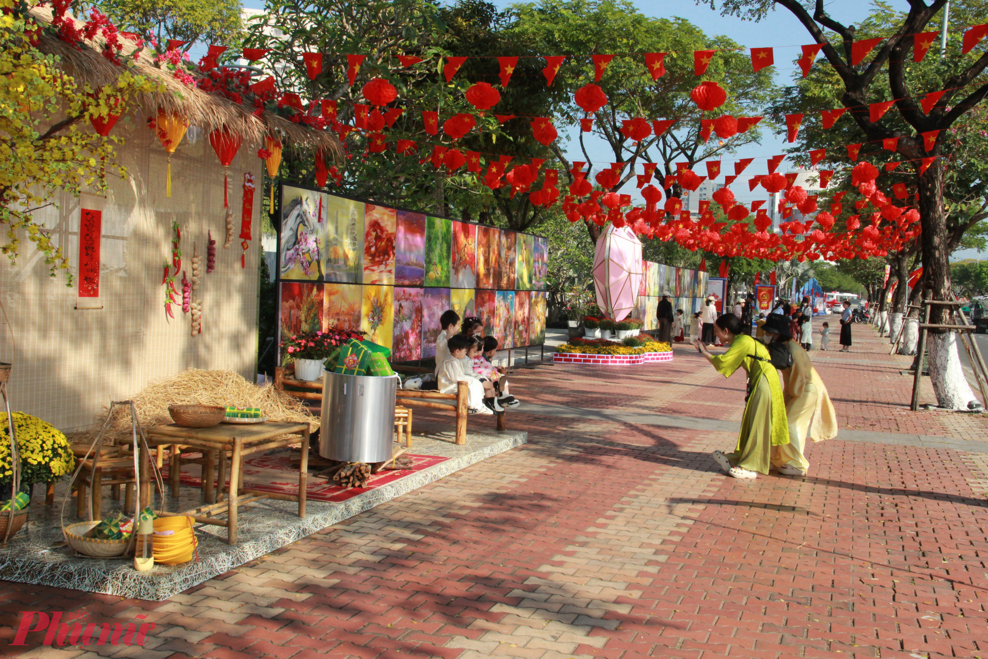 Tại tỉnh Quảng Nam (trước đây), UBND thành phố phê duyệt chủ trương đầu tư trang trí tết tại một số vị trí trung tâm đô thị chính thuộc địa bàn thành phố Tam Kỳ (trước đây) và thành phố Hội An (trước đây).