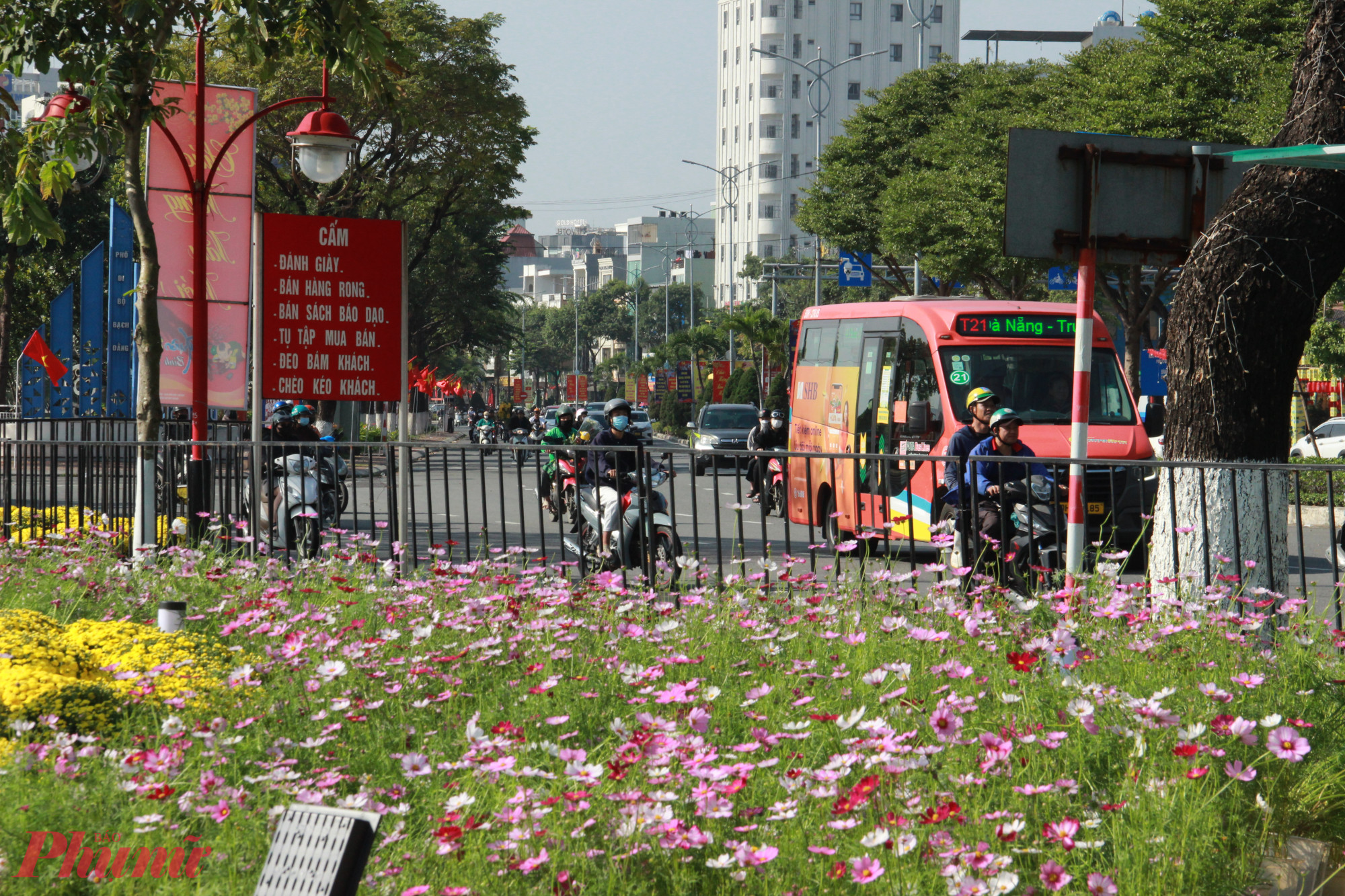 Đối với các địa bàn xã, phường còn lại, UBND thành phố giao địa phương căn cứ tình hình thực tế tại địa bàn quản lý để triển khai trang trí tết, bảo đảm hiệu quả, an toàn và tiết kiệm.