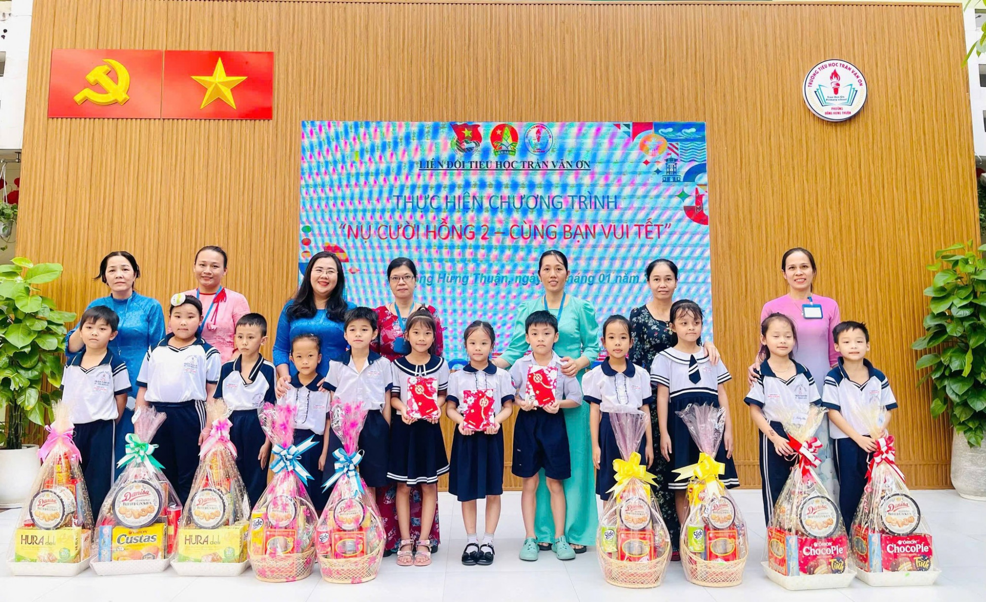 Trường đã tiến hành trao quà tết cho học sinh vào ngày 2/2