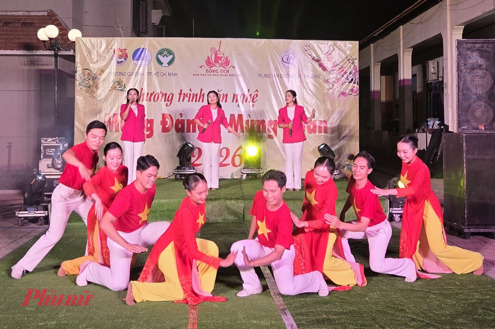 Tiết mục Lời Đảng hiệu triệu trái tim.