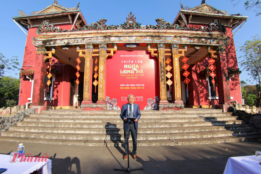 Dưới triều Nguyễn, ngựa giữ vai trò quan trọng trong các hoạt động quân sự, vận chuyển, nghi lễ và để lại dấu ấn sâu đậm trong mỹ thuật cung đình thông qua kiến trúc, điêu khắc, hội họa và các vật dụng hoàng gia.