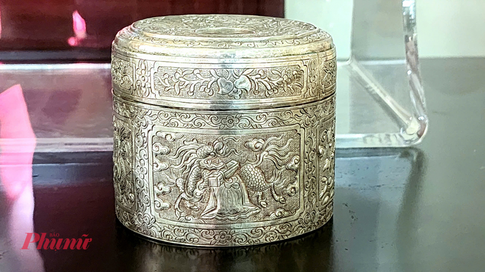 Trong Phật giáo, Long Mã còn được xem là linh vật khi cõng Luật Tạng - một trong ba bộ phận cốt lõi của Tam Tạng kinh điển.