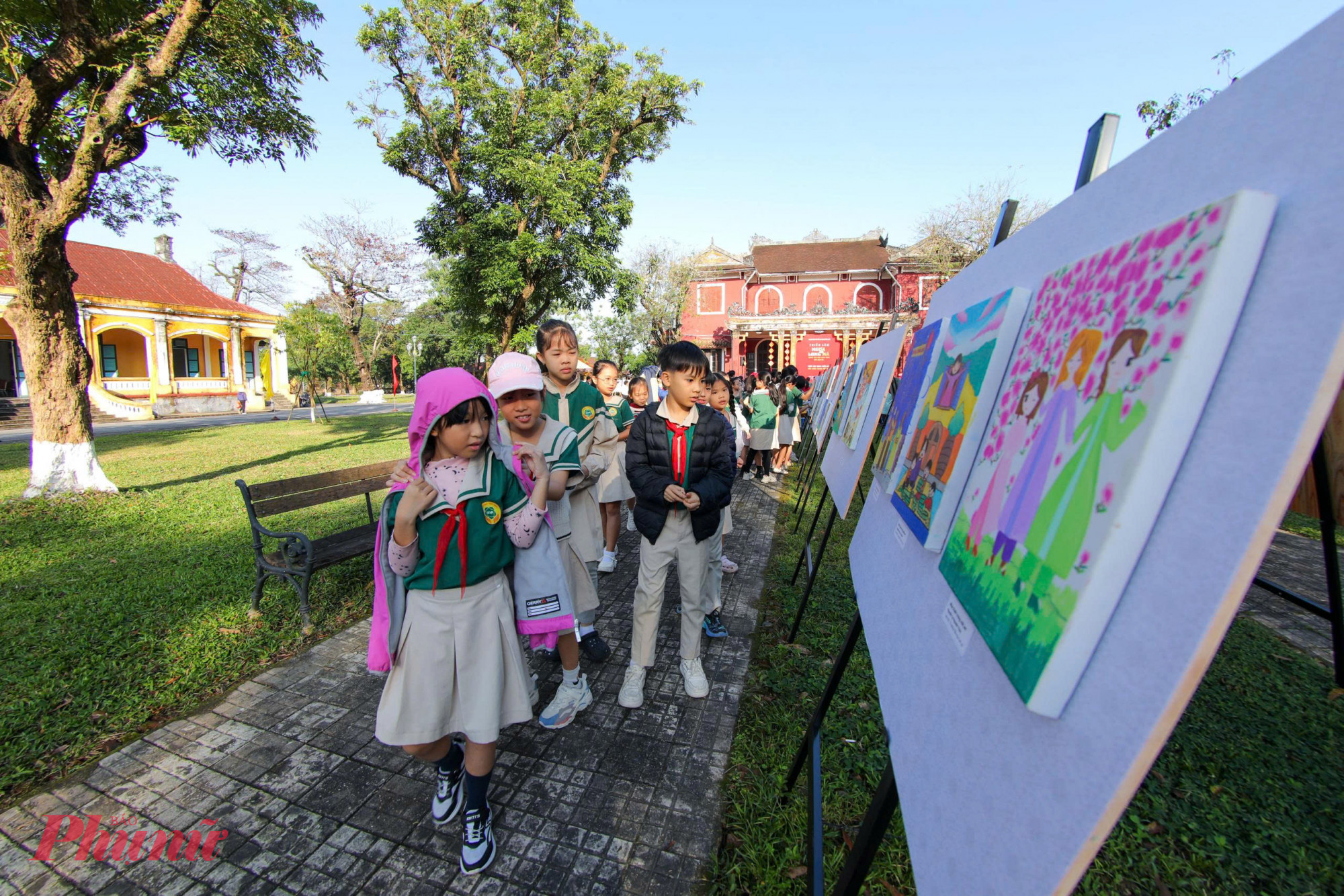 Qua đó giúp các em nhỏ và công chúng tìm hiểu, khám phá và cảm nhận sâu sắc hơn giá trị di sản văn hóa triều Nguyễn, góp phần bồi đắp tình yêu quê hương, đất nước và ý thức gìn giữ di sản cha ông.