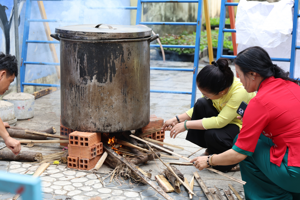 Bếp lửa nóng giữ hồn dân tộc 