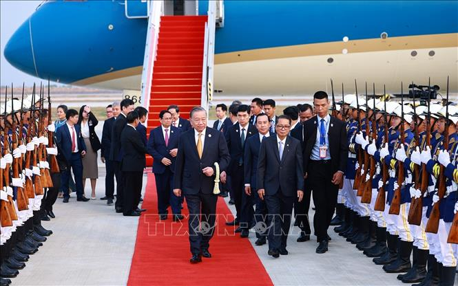 Lễ đón Tổng Bí thư Tô Lâm cùng Đoàn đại biểu cấp cao Đảng, Nhà nước Việt Nam tại Sân bay Quốc tế Techo. Ảnh: Dương Giang/TTXVN