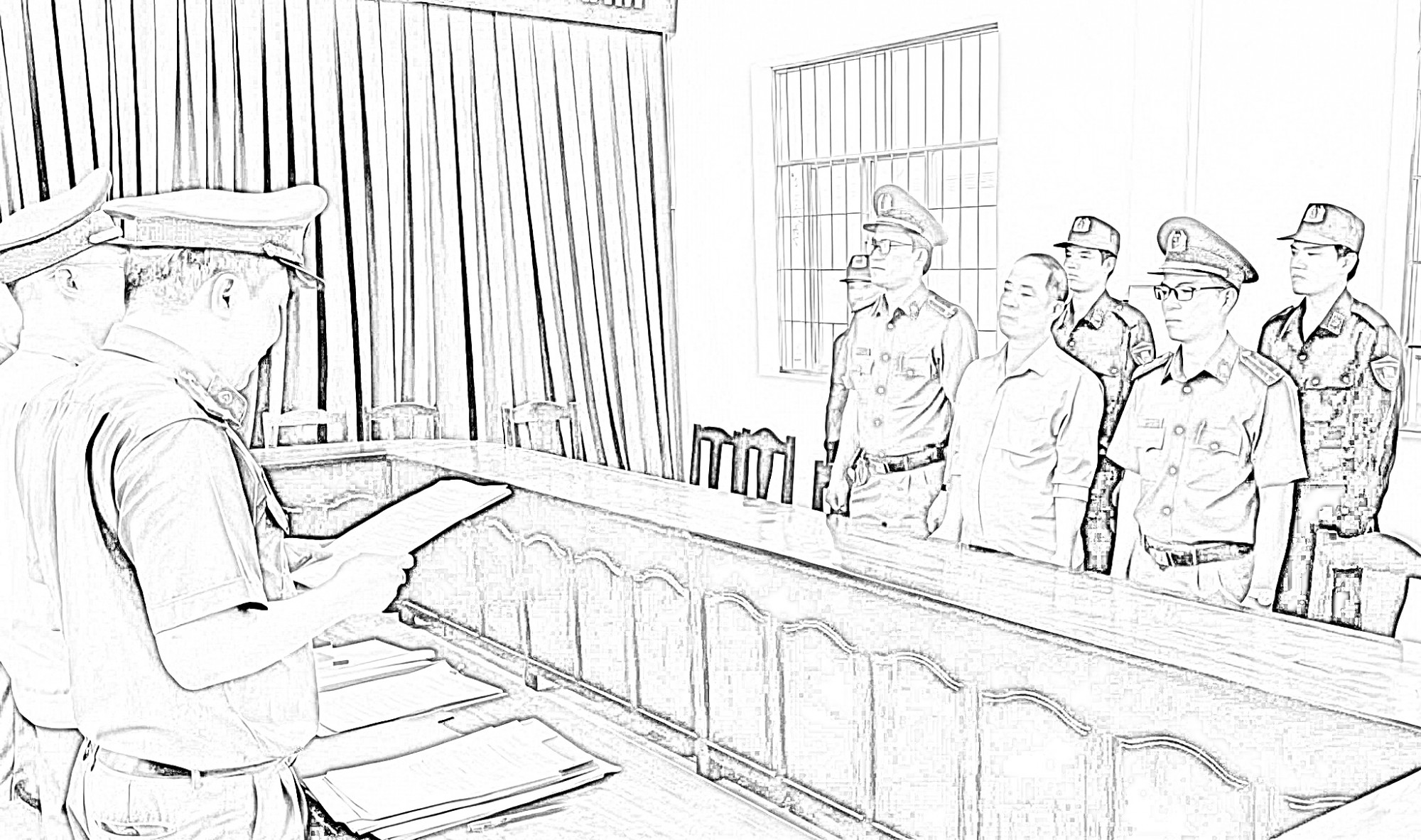 Công an đọc lệnh bắt đối với Võ Thành Lợi - Ảnh CACC