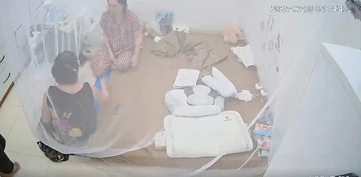 Clip mới đăng thời điểm vào tháng 6/2025, mẹ chồng tiếp tục thể hiện sự vô lý (Ảnh cắt từ clip)