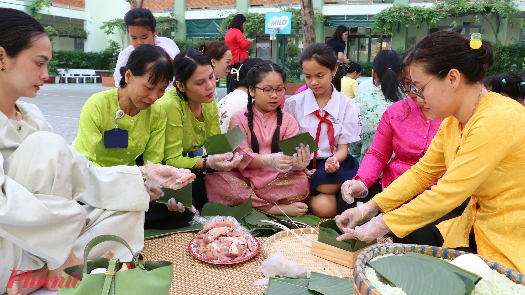 Thầy trò, cha mẹ cùng nhau 