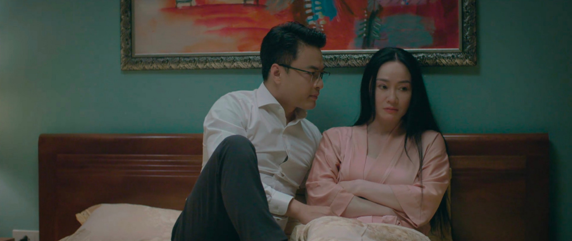 Hồng Đăng trong cảnh quay cùng Quách Thu Phương ở tập 4 