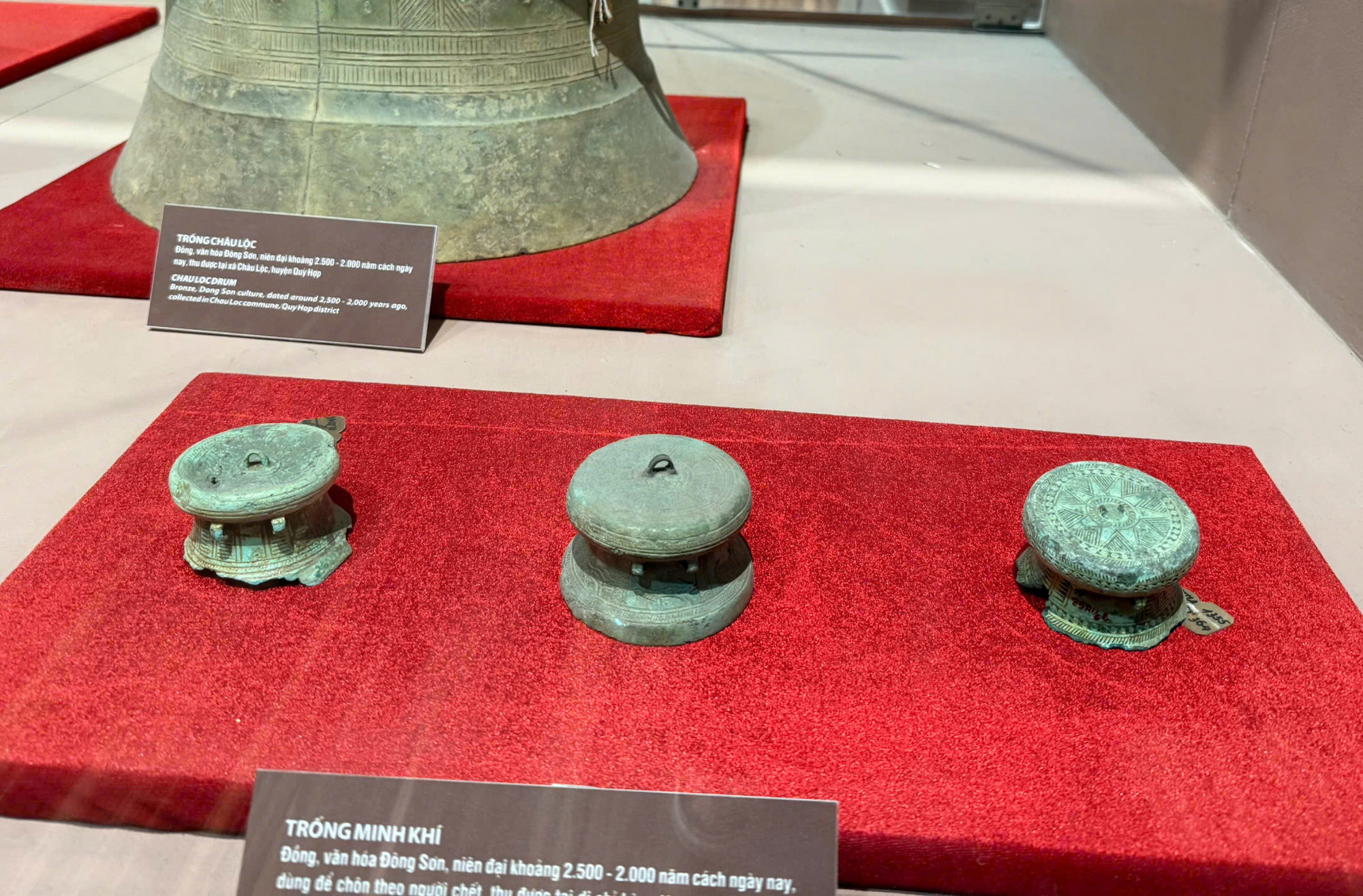 Lãnh đạo Bảo tàng Nghệ An - Xô viết Nghệ Tĩnh cho biết, bộ sưu tập trống làng Vạc có 5 chiếc, hiện đang được lưu giữ, bảo quản ở bảo tàng. Bộ sưu tập này gồm 5 chiếc trống, đều là hiện vật gốc, được phát hiện qua khai quật tại di tích làng Vạc (phường Thái Hòa, tỉnh Nghệ An). 