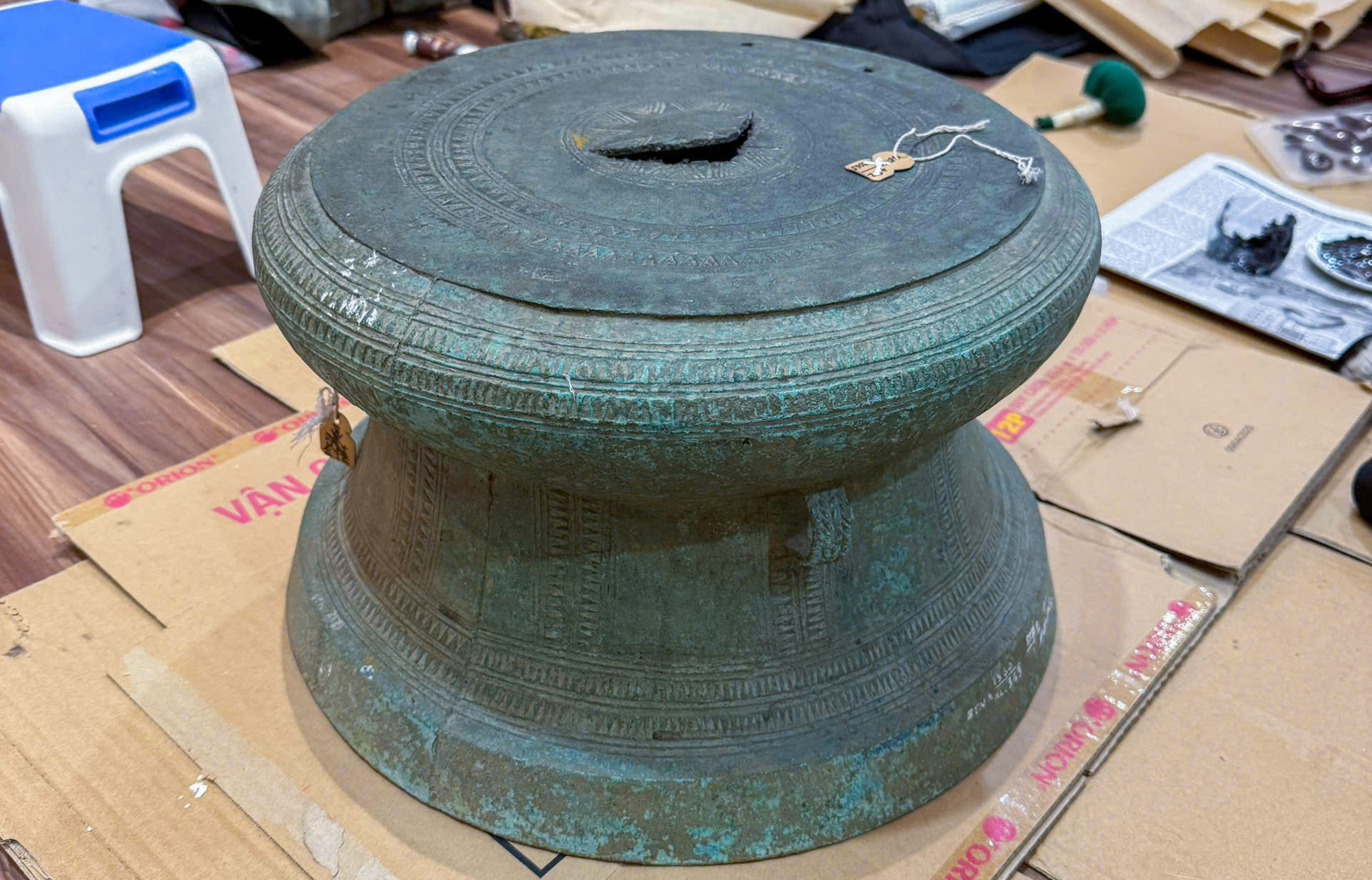 Tính độc đáo của sưu tập trống đồng làng Vạc còn thể hiện ở sự phong phú về loại hình của nó. Trong sưu tập này, có sự hiện diện của cả 2 dòng trống Đông Sơn cơ bản là trống thấp lưng choãi và trống cao lưng thẳng, gồm 4 trống lớn và 1 trống minh khí. 