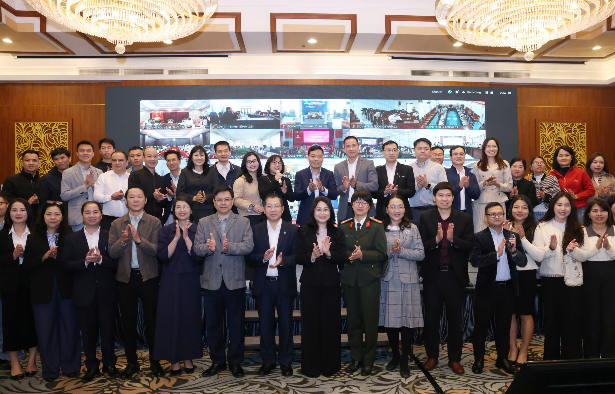 Hội nghị được tổ chức trực tiếp tại Hà Nội và trực tuyến tại 33 điểm cầu - Ảnh: Quang Phúc 