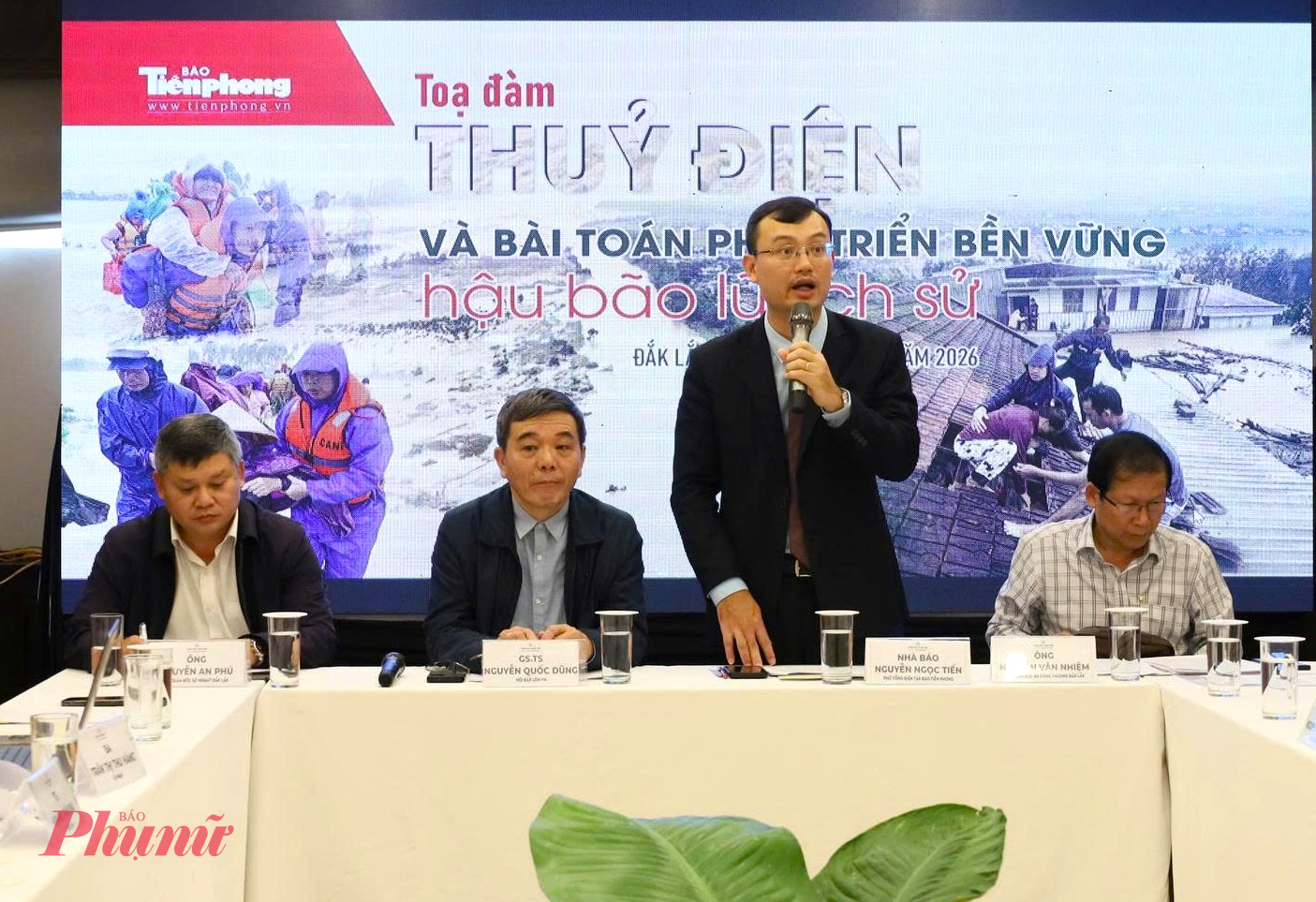 Nhà báo Nguyễn Ngọc Tiến – Phó Tổng biên tập Báo Tiền Phong phát biểu khai mạc