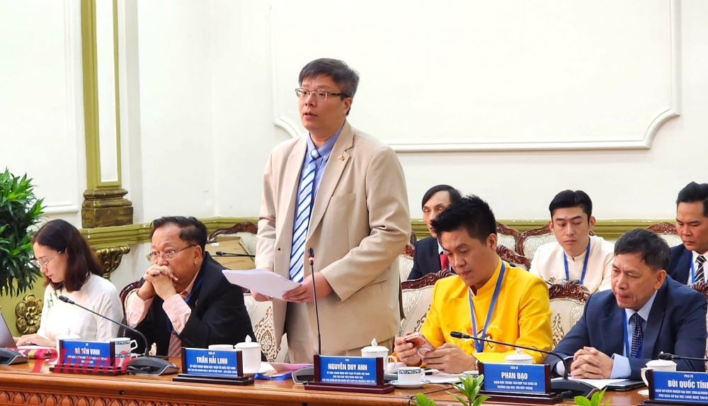 Tiến sĩ Trần Hải Linh - Ủy viên Trung ương MTTQ Việt Nam, Chủ tịch Hiệp hội Doanh nhân & Đầu tư Việt Nam – Hàn Quốc - trình bày tham luận tại hội nghị