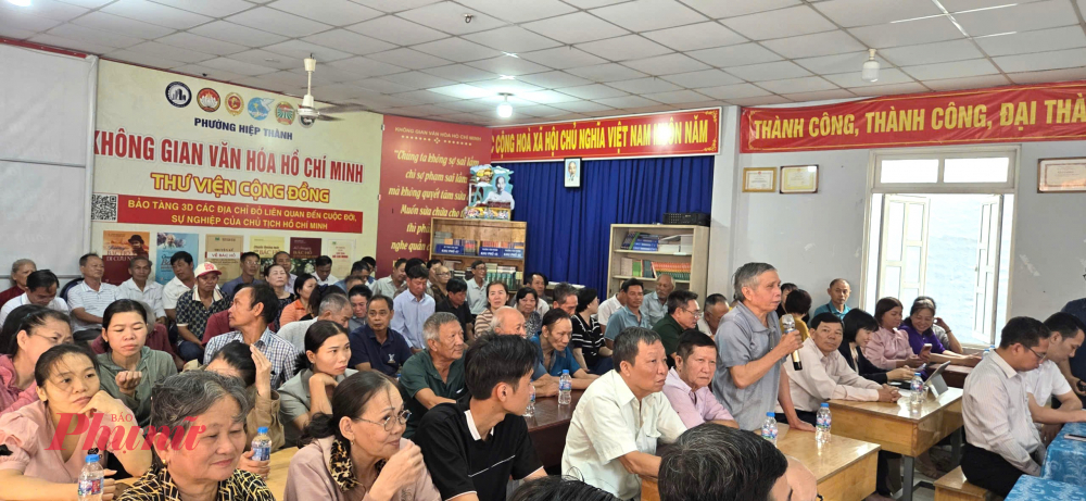 Cử tri khu phố 74 phường Tân Thới Hiệp tham gia góp ý