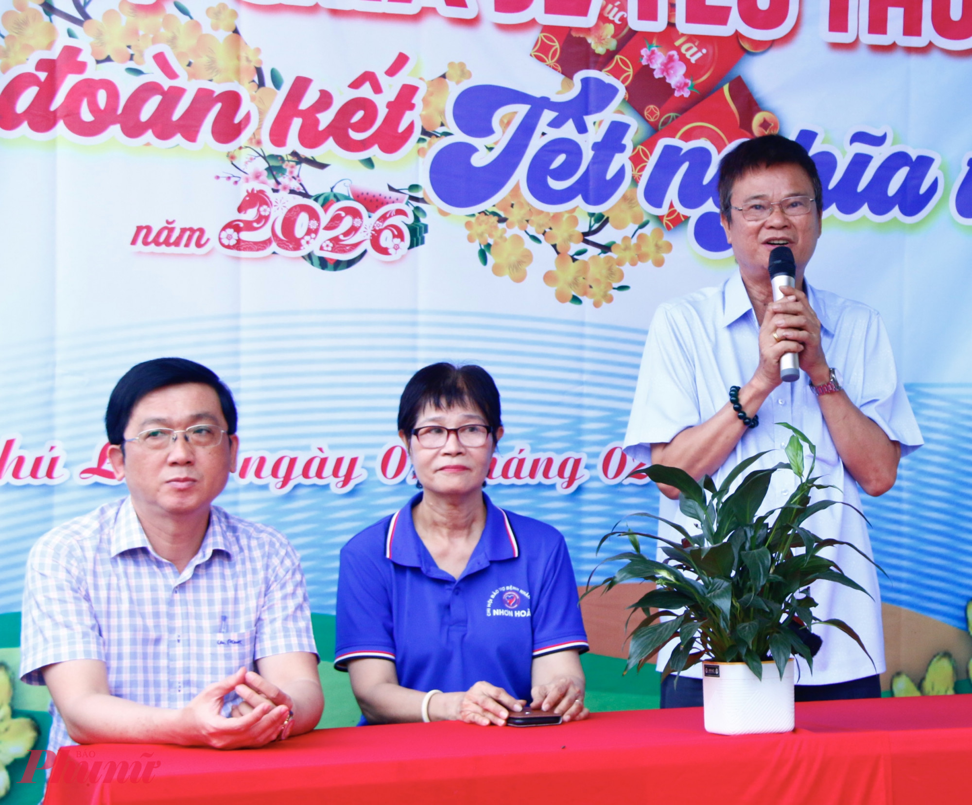 Ông Đoàn Hữu Thoại – Phó chủ tịch Chi hội Bảo trợ bệnh nhân nghèo Nhơn Hòa chia sẻ: Dù năm nay kinh tế còn nhiều khó khăn, nhưng các mạnh thường quân và Chi hội vẫn cố gắng chung tay cùng địa phương chăm lo cho các gia đình khó khăn. Những phần quà tuy không lớn nhưng hy vọng sẽ góp phần sưởi ấm lòng người, giúp bà con đón một cái Tết trọn vẹn hơn.