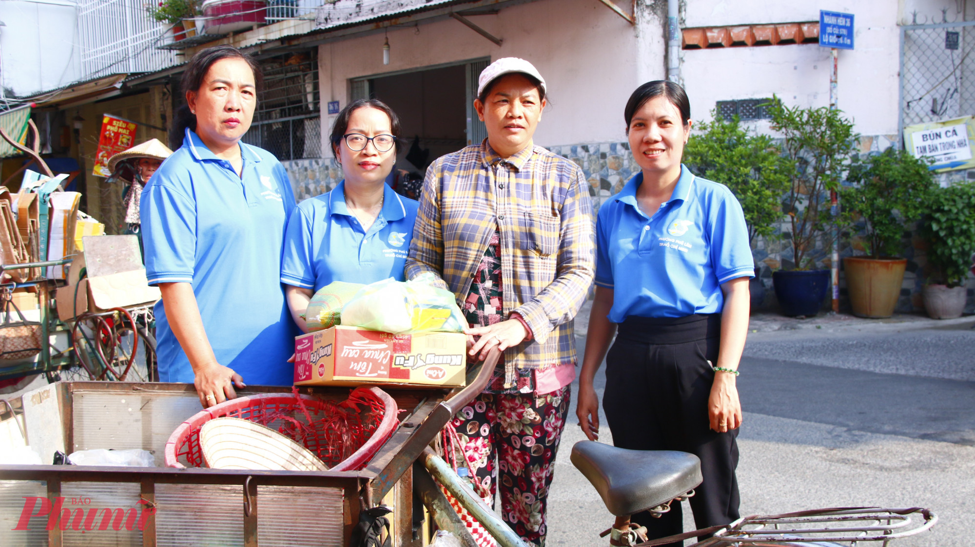 Mỗi phần quà tết là sự sẻ chia, động viên lớn với người dân