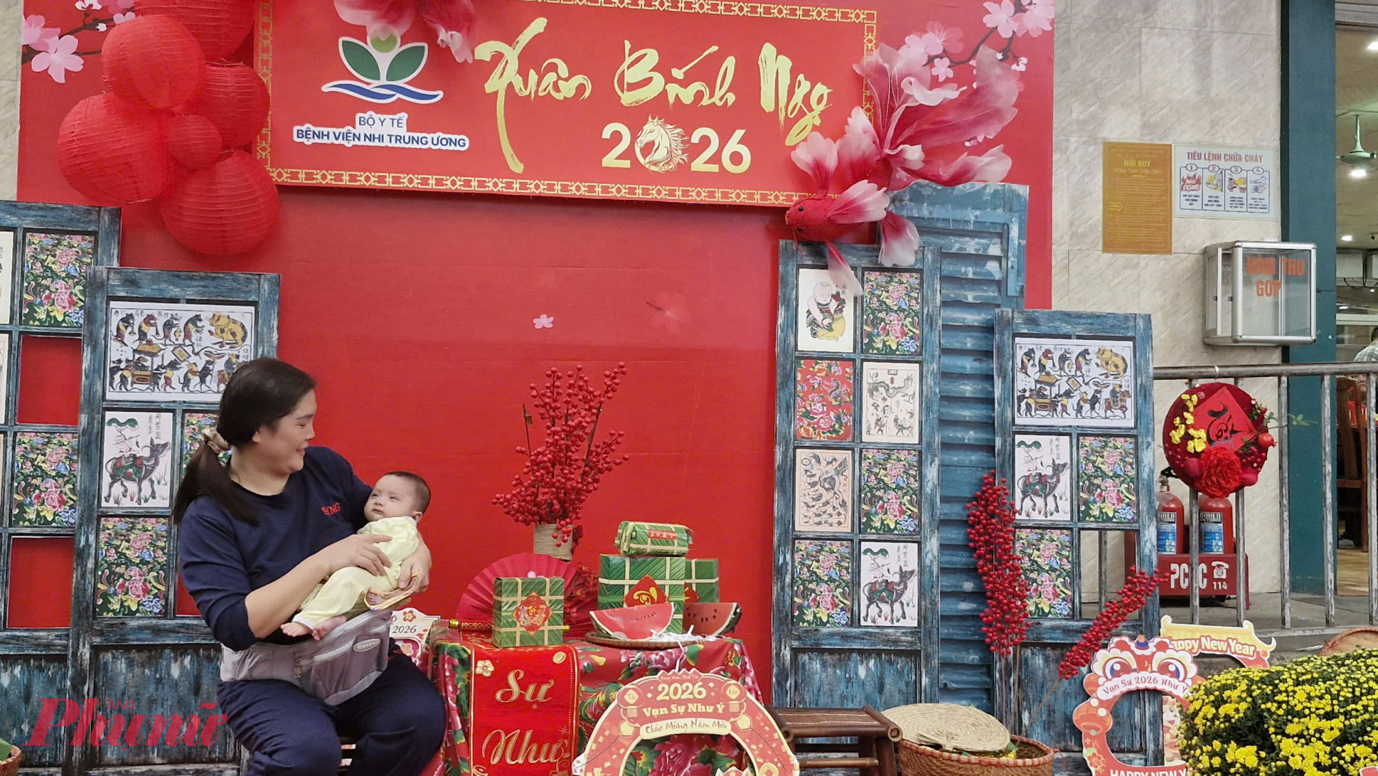 TS Hoàng Minh Phương, Phó Giám đốc Bệnh viện Nhi Trung ương cho biết, Phiên chợ 0 đồng không chỉ mang đến những phần quà vật chất mà còn là sự sẻ chia tinh thần, giúp bệnh nhi và gia đình cảm nhận được hơi ấm yêu thương trong những ngày đón Tết tại bệnh viện.