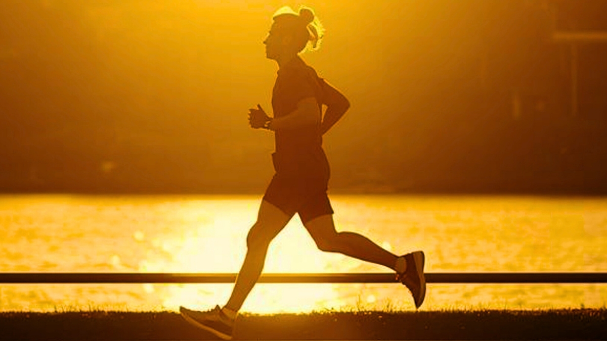 Ngay cả khi luyện tập liên tục, thể lực cũng chỉ đạt đỉnh điểm vào khoảng 30 tuổi - Ảnh: Canva