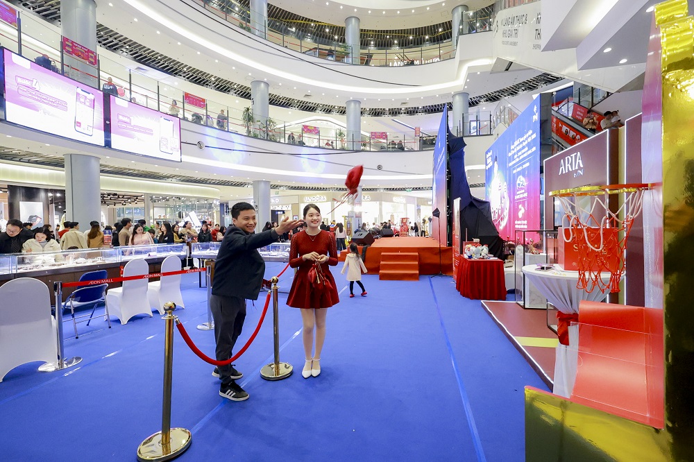 Nhiều hoạt động tương tác với cơ hội nhận quà thú vị dành cho các khách hàng tham gia sự kiện - Ảnh: PNJ