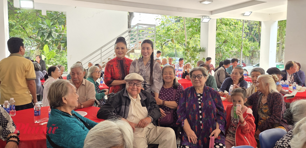 Nhiều nghệ sĩ khẳng định, chờ dịp này hàng năm để gặp lại nhau, gần như là dịp duy nhất để gặp đông đủ những đồng nghiệp thân thiét.