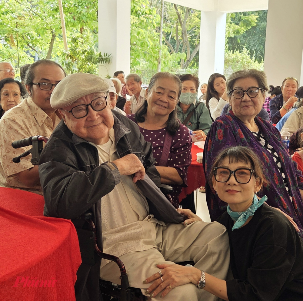 NSND Mỹ Uyên thăm hỏi NSND 