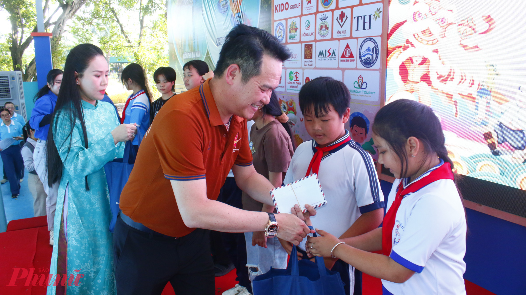 Ông Đặng Hồng Anh - Ủy viên Ủy ban Trung ương MTTQ Việt Nam, Phó Chủ tịch Hội LHTN Việt Nam, Chủ tịch Hội doanh nhân trẻ Việt Nam