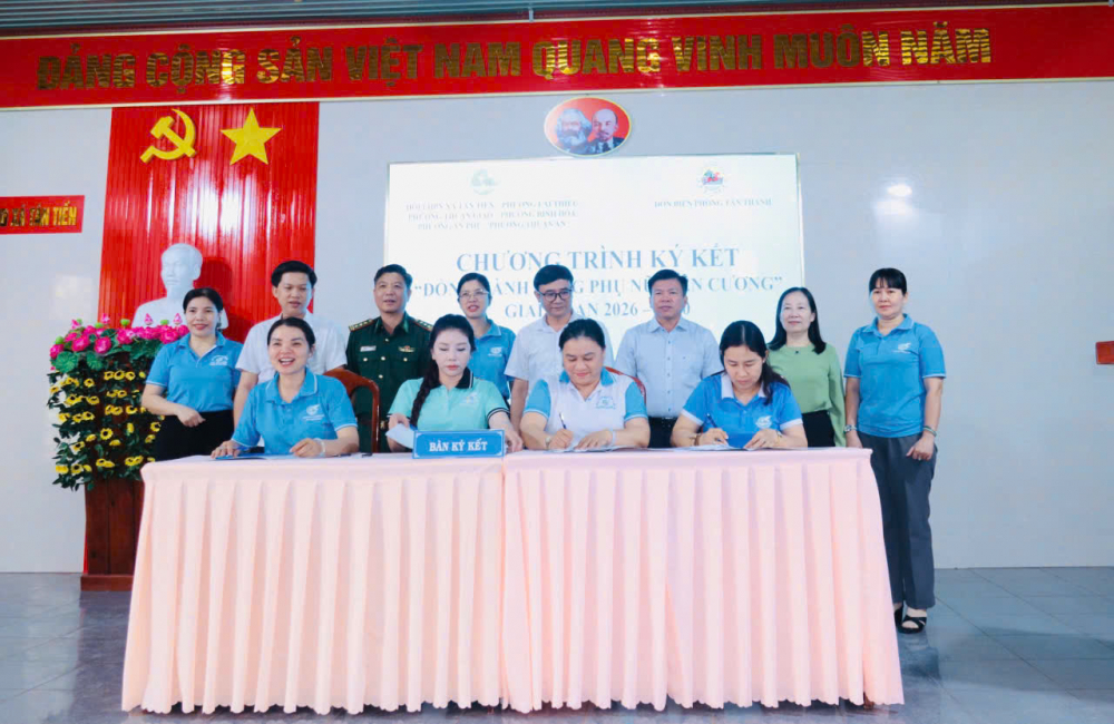 Đại diện các đơn vị cùng ký thống nhất nội dung phối hợp thực hiện chương trình “Đồng hành cùng phụ nữ biên cương” giai đoạn 2026 – 2030 - Ảnh: Hội LHPN phường Lái Thiêu