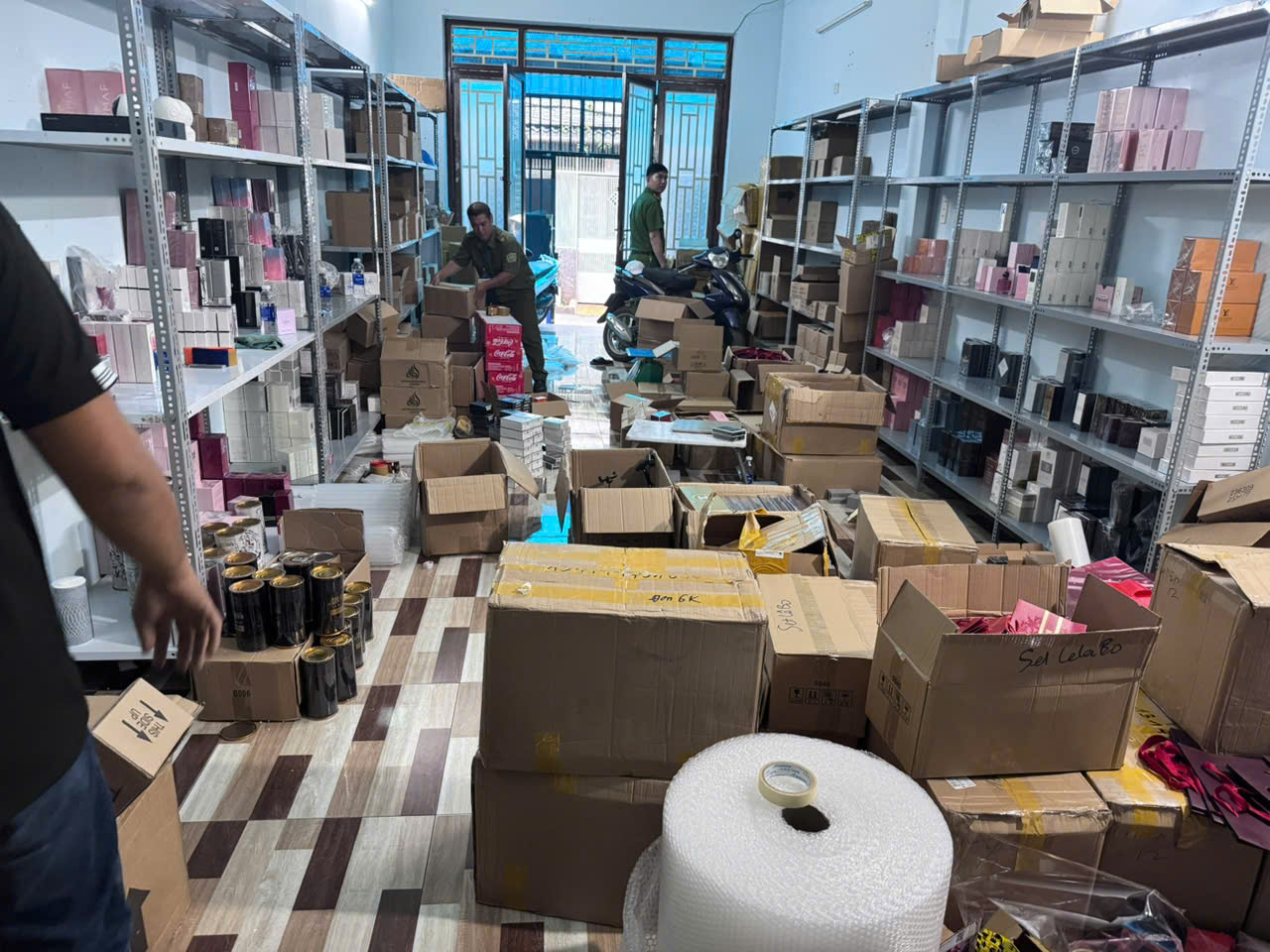 Tang vật cảnh sát thu giữ. Ảnh: CA