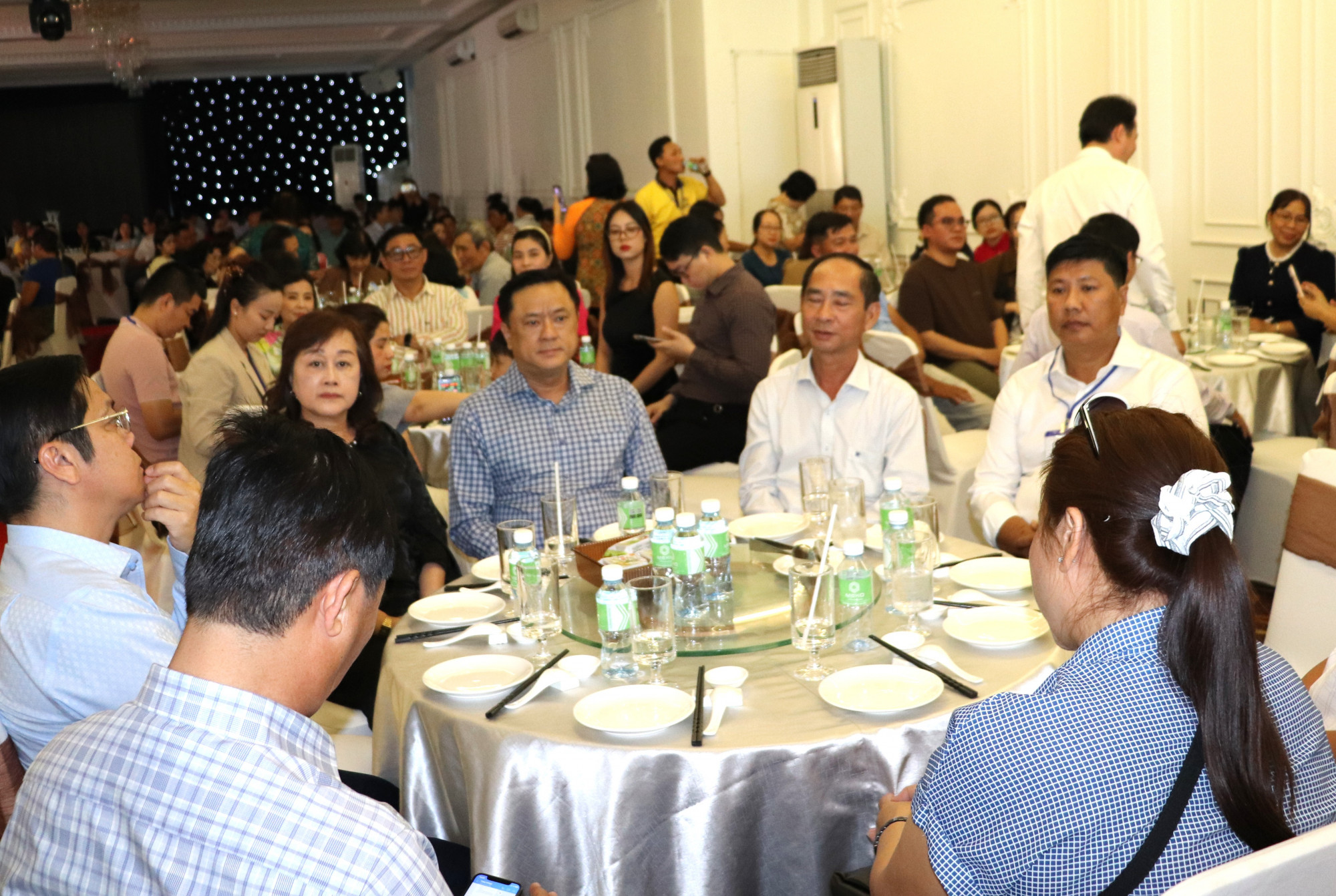 Người dân xa quê họp mặt cuối năm