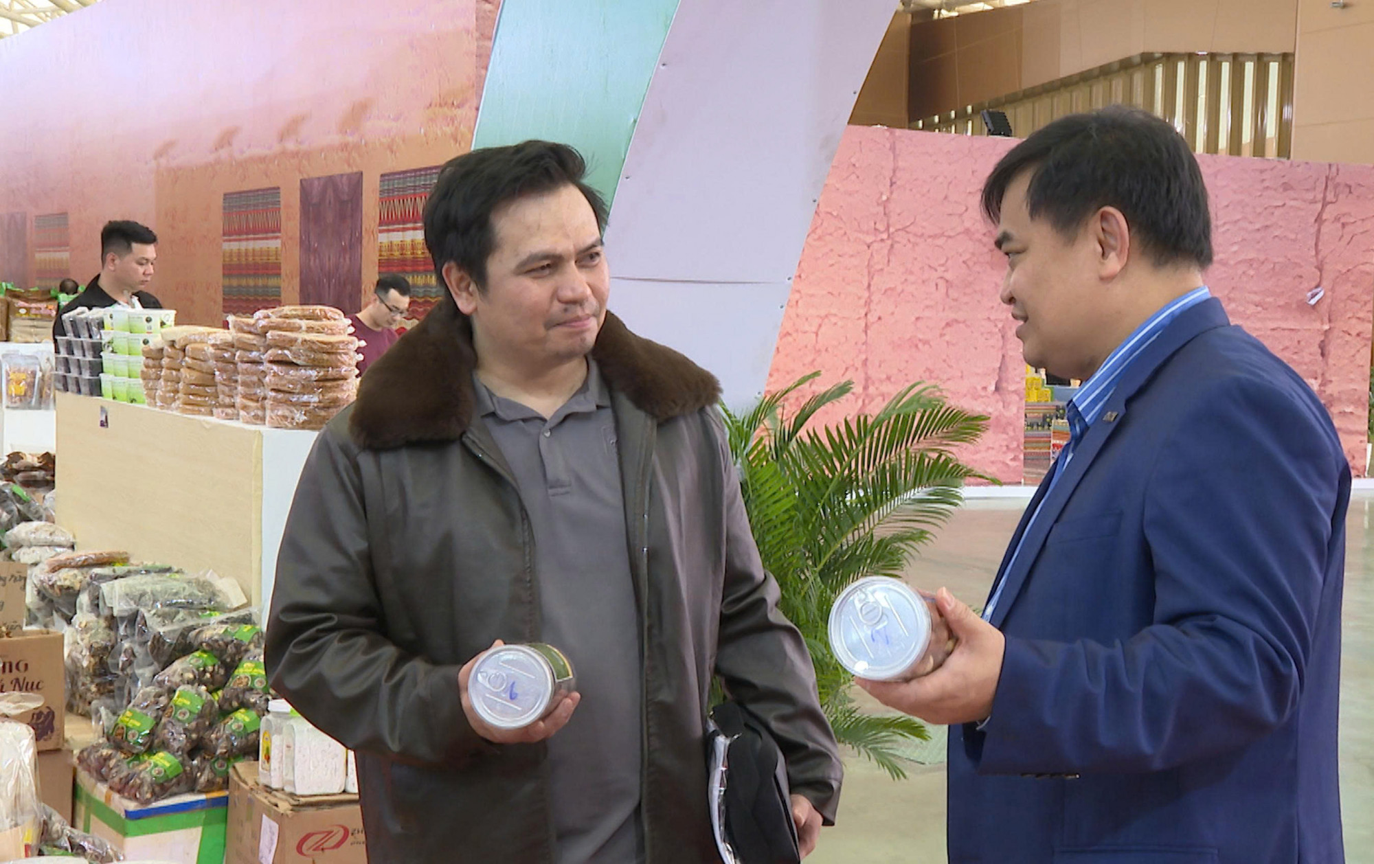 Ông Mandel V. Panizares (trái), Công ty Thương mại sản phẩm Nông nghiệp xanh  chia sẻ những kỳ vọng, cơ hội hợp tác với doanh nghiệp Việt Nam. Ảnh: Ban tổ chức