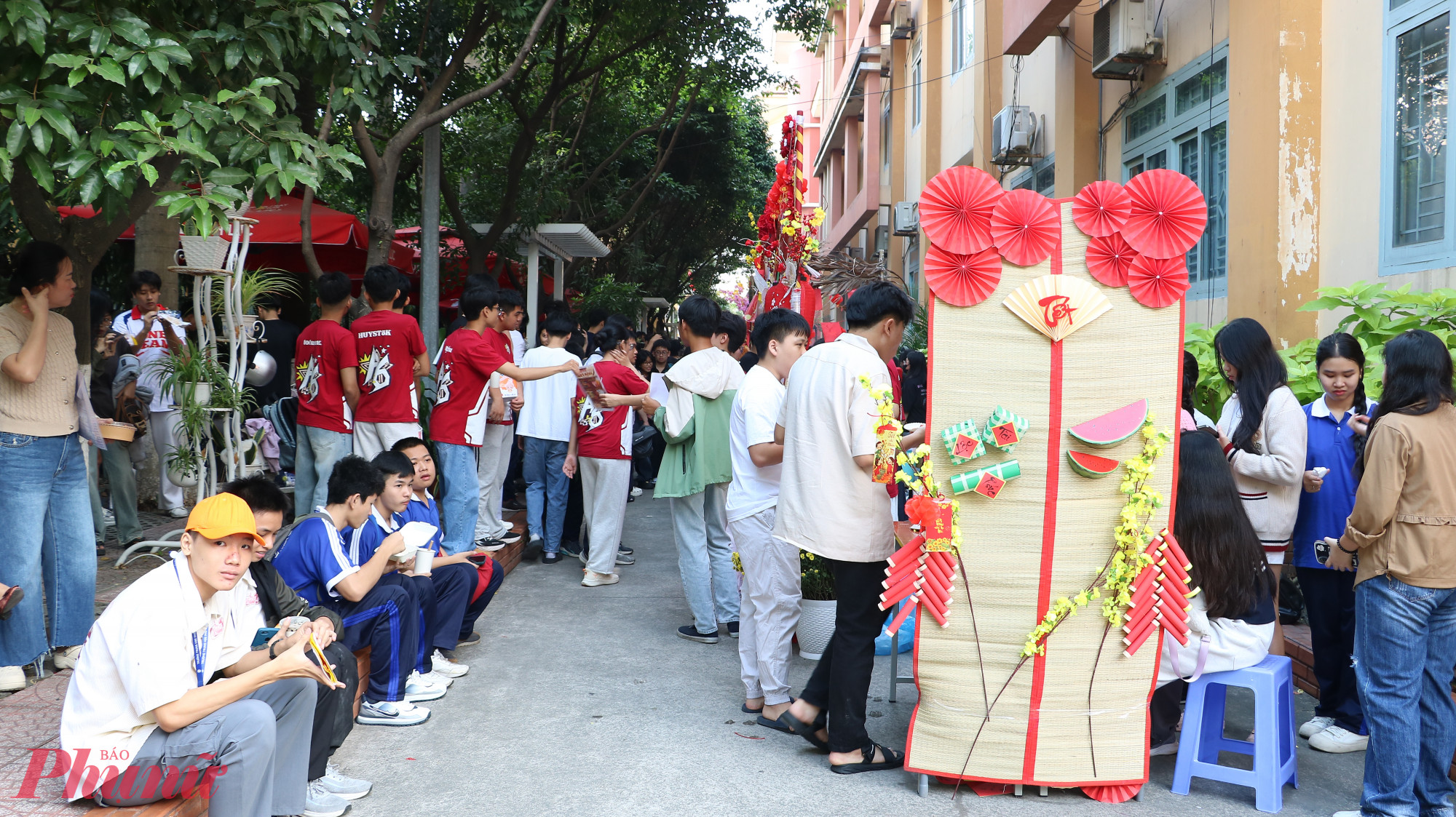 Không khí ngày xuân sôi nổi tại Trường THPT Tây Thạnh