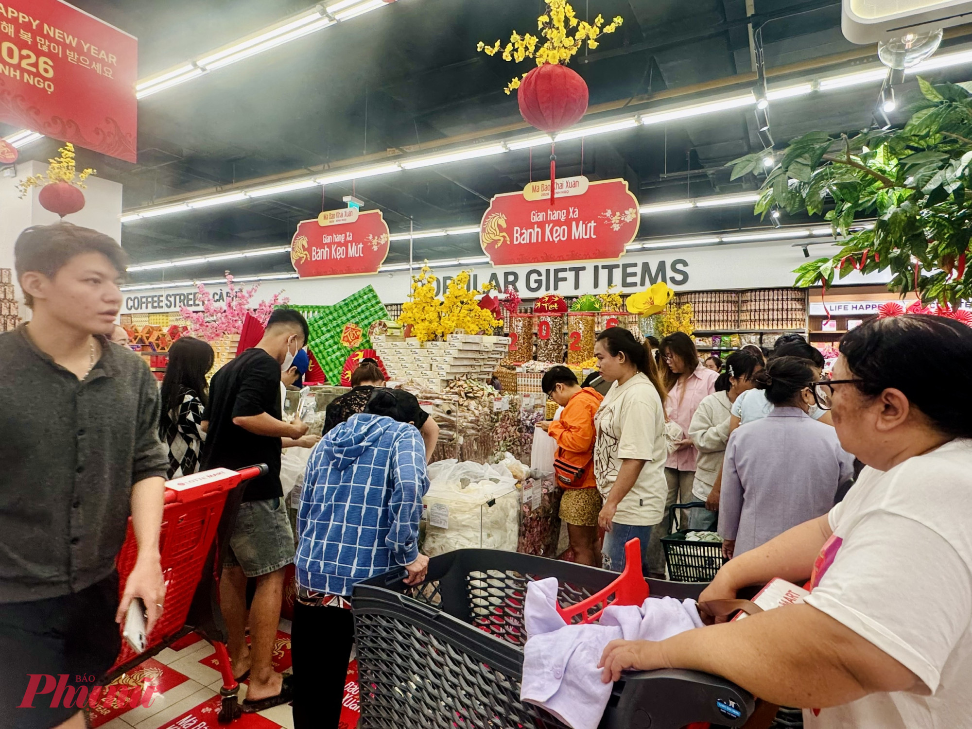 Quá tải nhất là khu vực bánh kẹo