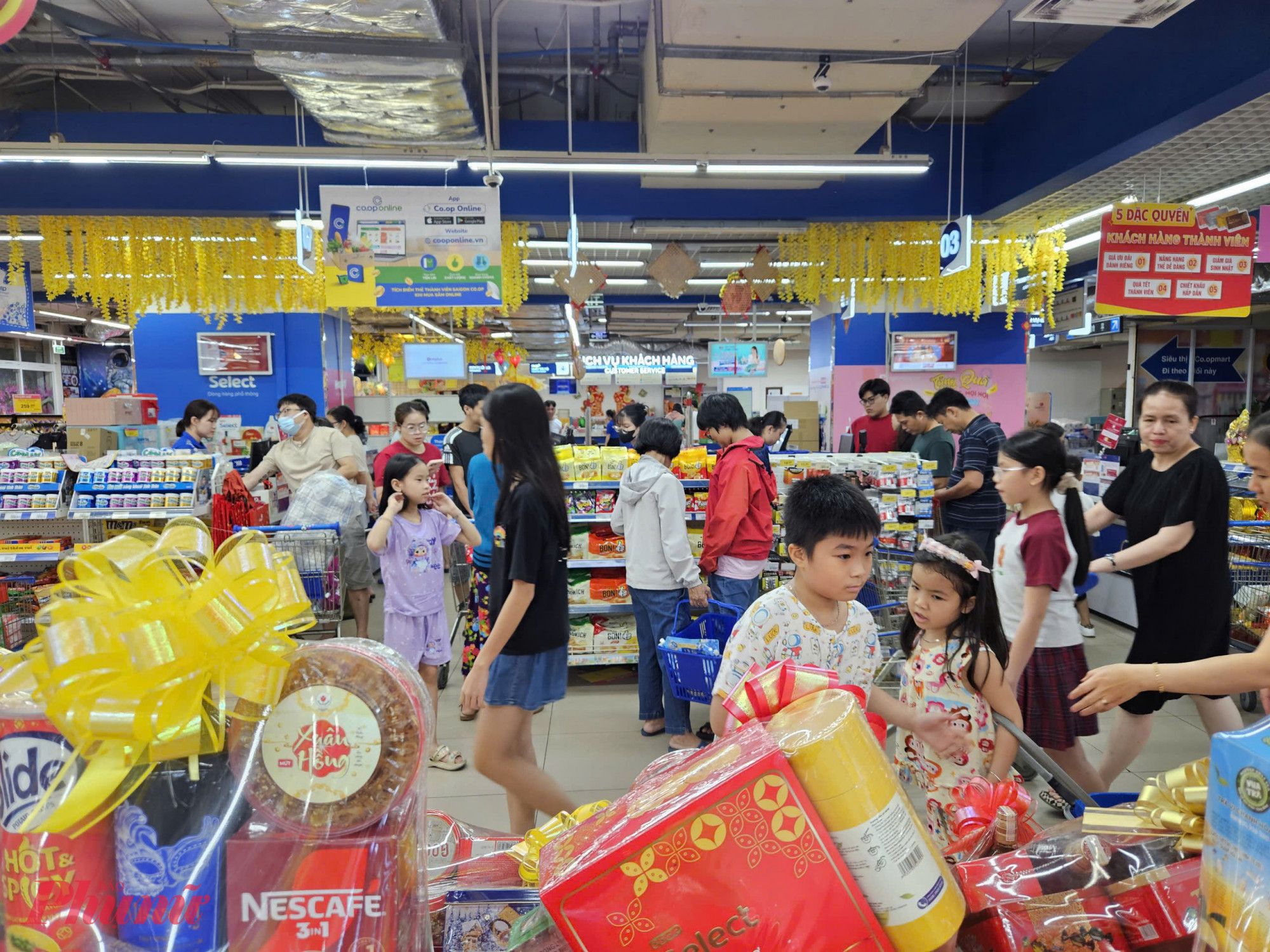 So với tuần trước, lượng khách đến Co.opmart Văn Thánh đã đông hơn khoảng 20 - 30%