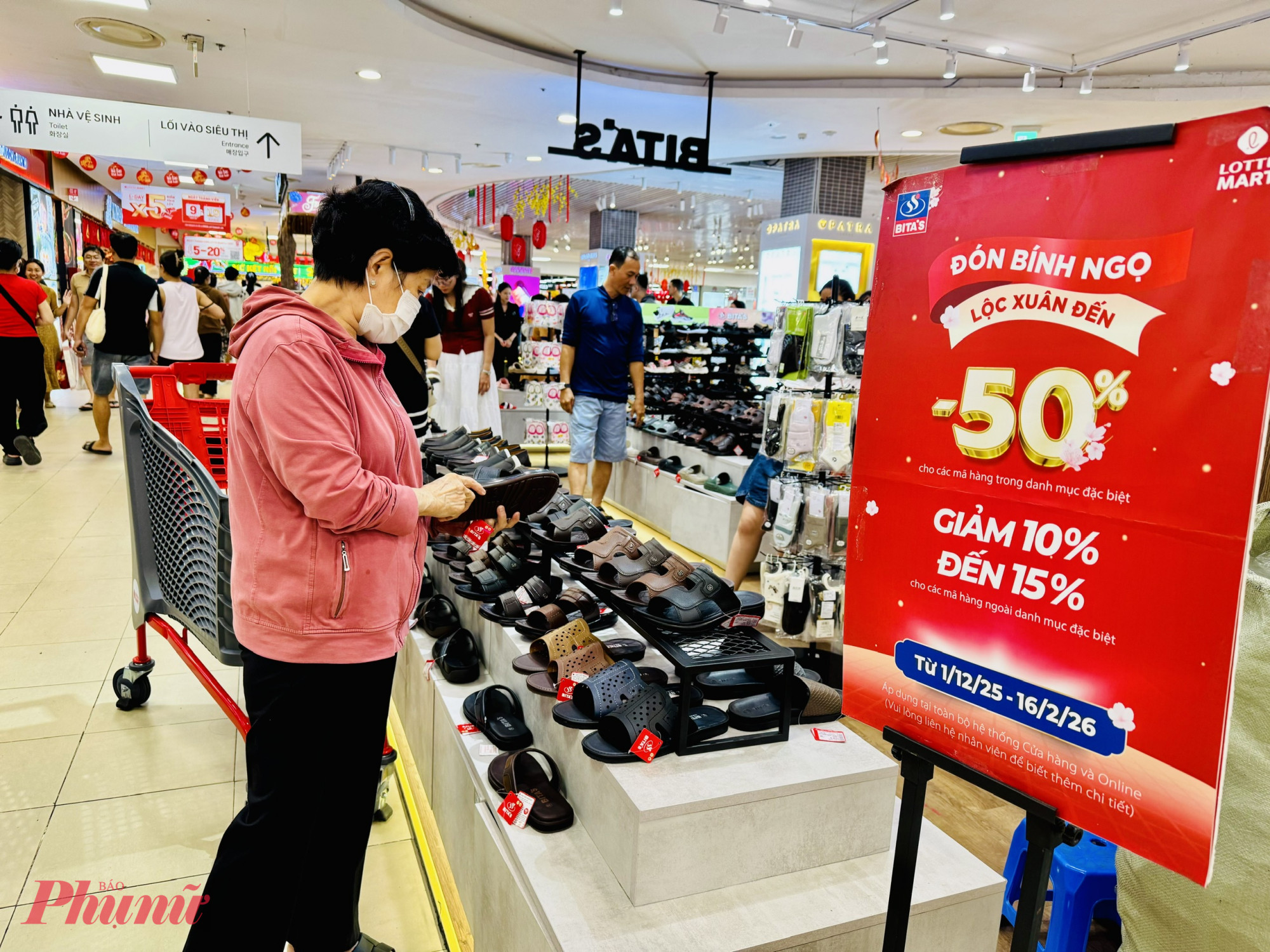 Các cửa hàng này cũng giảm giá từ 10 - 50% 