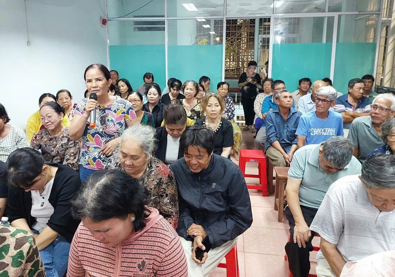 Cử tri ấp Long Tân, xã Long Điền, THCM tham gia góp ý kiến tại hội nghị Hội nghị lấy ý kiến nhận xét và tín nhiệm của cử tri nơi cư trú