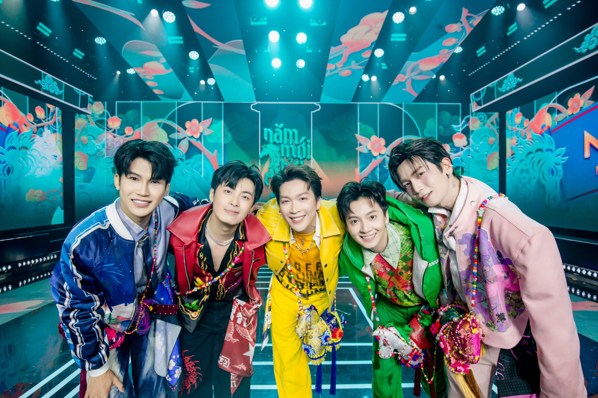 Từ trái sang: Tiêu Minh Phụng, 