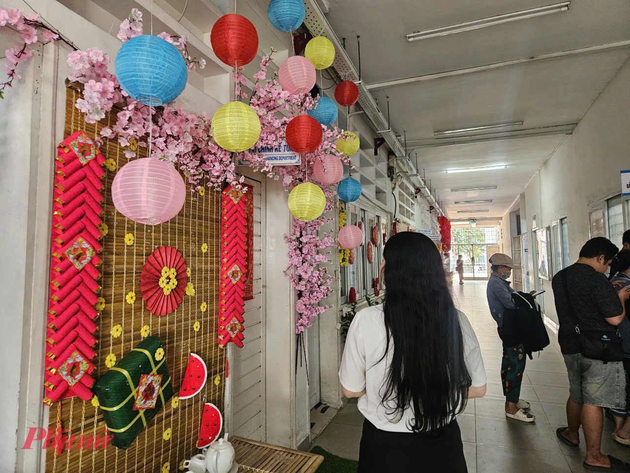 Tết Nguyên đán 2026 đang đến gần, thay vì mong chờ, nhiều người trẻ lại thấy áp lực, ảnh minh họa Phạm An