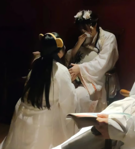 Tham gia vào trò chơi, người chơi sẽ trôi theo cảm xúc nhân vật